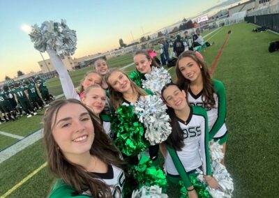 Schülerin mit ihrem Cheer-Team in Kanada