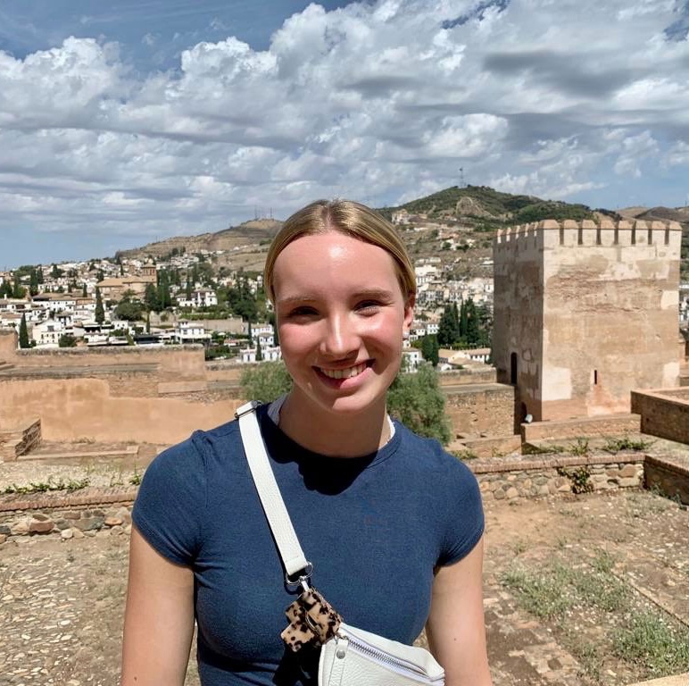 Schülerin in Granada