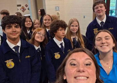 Schülerin mit Future Farmers of America Club in der Schule